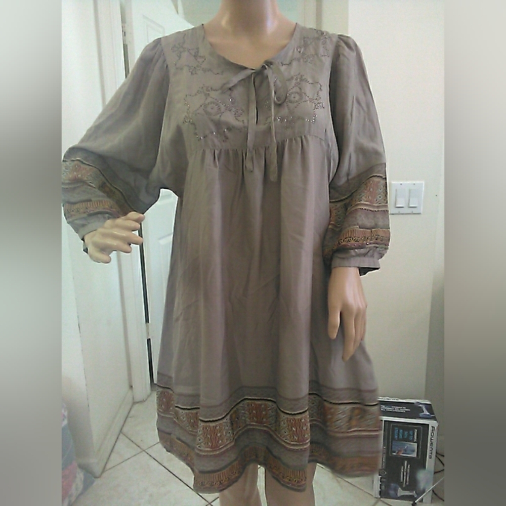 SILK DA NANG Embroidered Long Sleeve Dress SZ. MED (Taupe LIKE Color) Gorgeous!